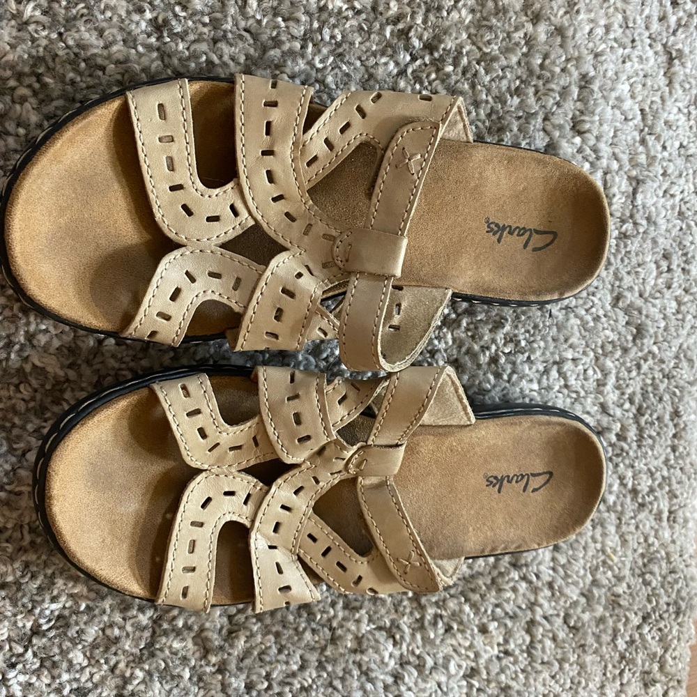 Clark light tan slides/sandals
